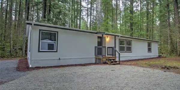60 Kokanee Cove Way