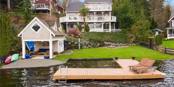 215 Lake Roesiger