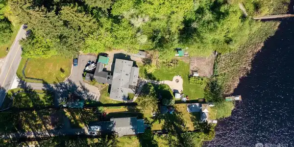 1722 Sunday Lake