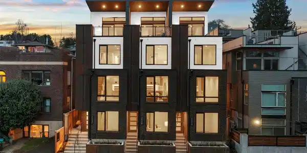 2624 Eastlake E