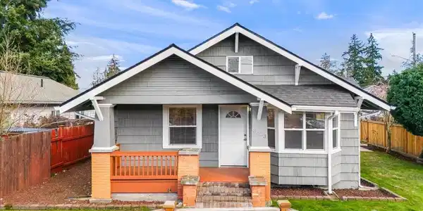 3323 Gunnison