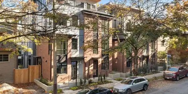 1252 15th E