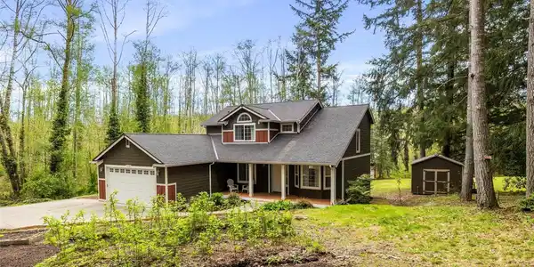 8638 Long Lake SE