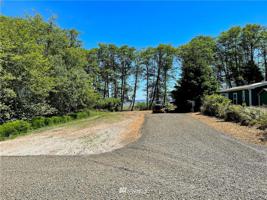674 Duck Lake NE