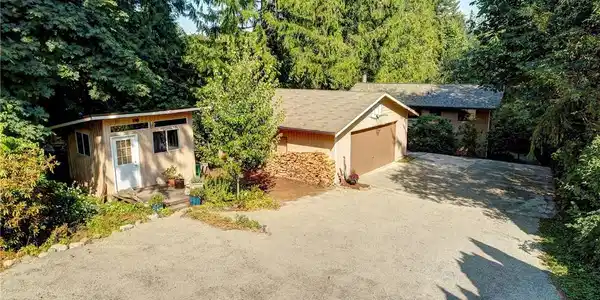 28007 Ames Lake