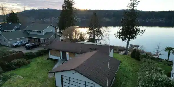 1329 Lakehurst