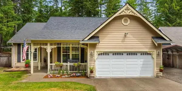 231 N Mountain View