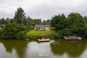 526 Sunset Avenue NE