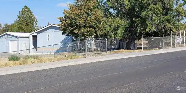 438 Main Ave
