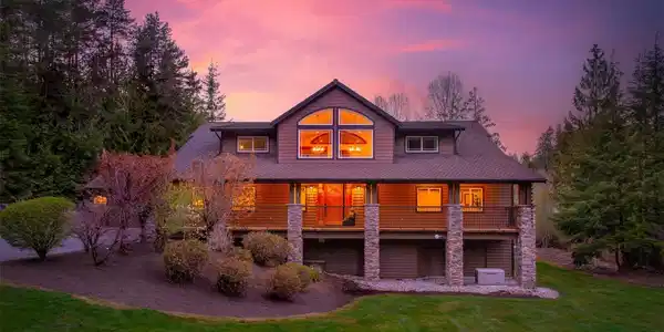 6305 Flowing Lake
