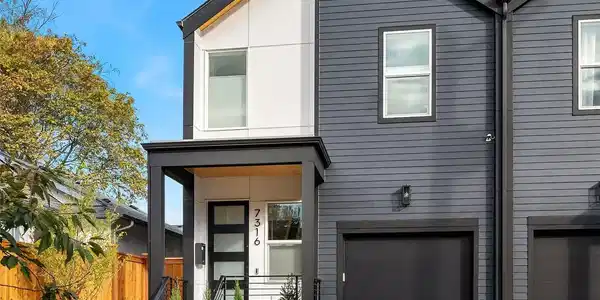 7316 11th NE