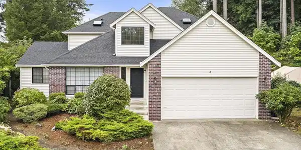 2138 Diamond Loop SE