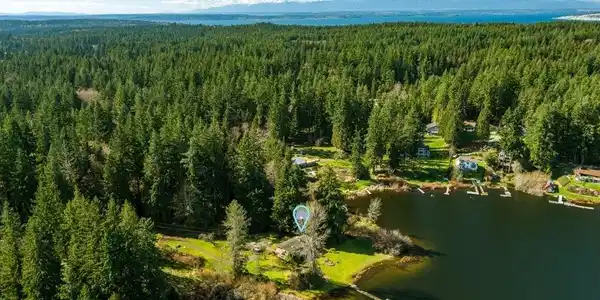 4101 Deer Lake