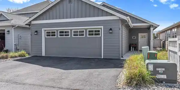 2452 Columbia NW