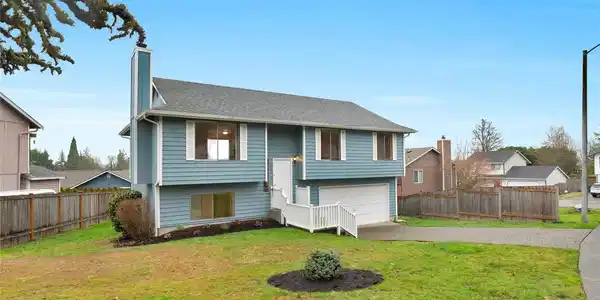 702 97th NE