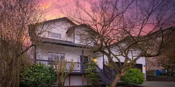 2114 LAKE CREST DRIVE