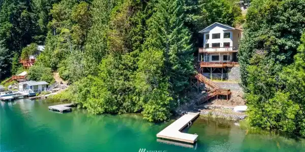 1701 Summit Lake Shore NW