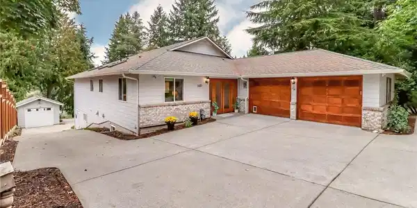 1421 Lake Stickney Drive