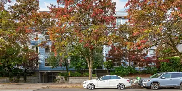 1111 10th E