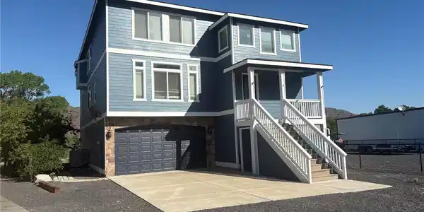 582 River SW