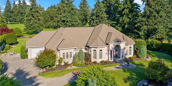 128 Country Club Circle SW