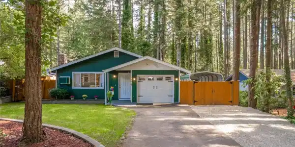 13817 Pinehurst NW