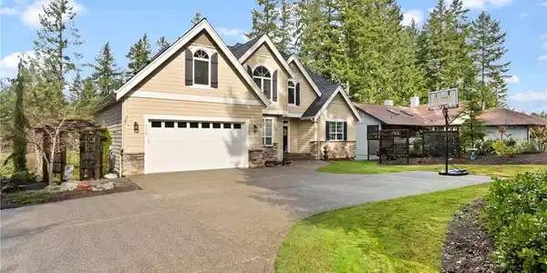 6110 Gleneagle SW
