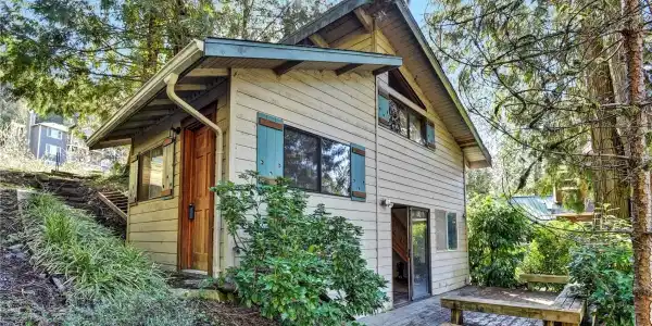 1316 Lake Roesiger