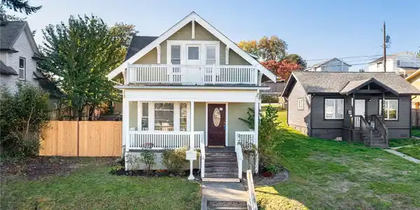 2124 Ainsworth