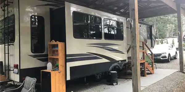 1546 Reservation SE