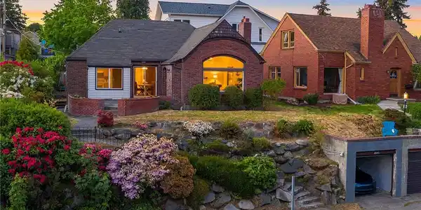 7556 Green Lake N
