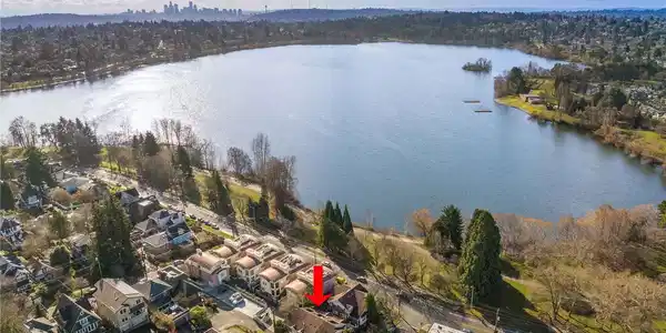 7722 Green Lake N