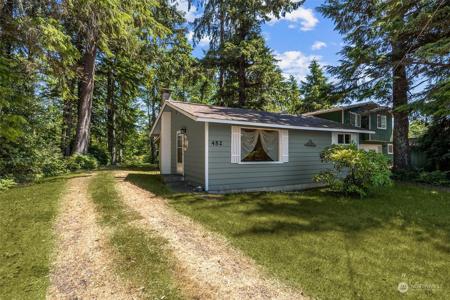 452 Dolphin NE