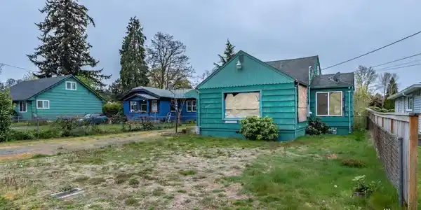 8906 SW Forest