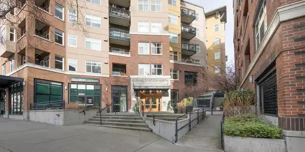 5450 Leary NW