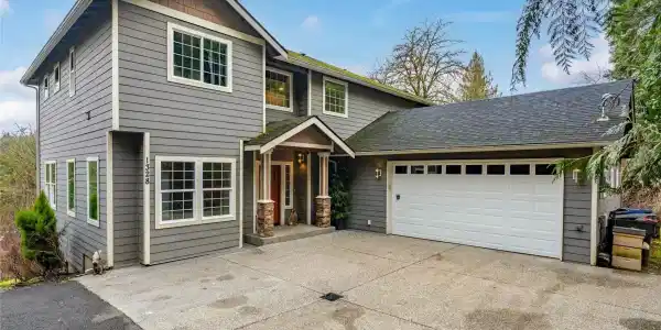 1328 Lake Roesiger