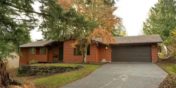 2209 Birch