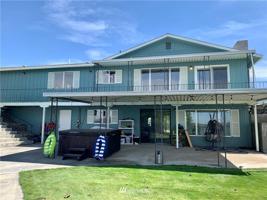 4518 W Lakeshore Drive