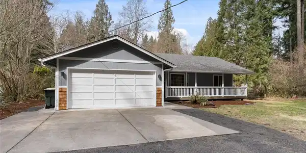 18015 Clear Lake SE