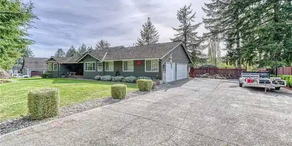 5814 Clover Valley SE