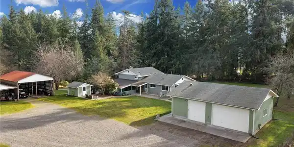 10429 Saint Clair Cut Off SE