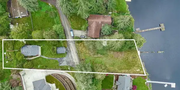 13730 Lake Kathleen SE