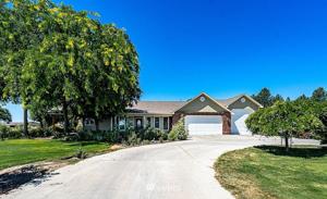8512 Diamond Point NE