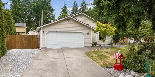 18113 Clear Lake SE