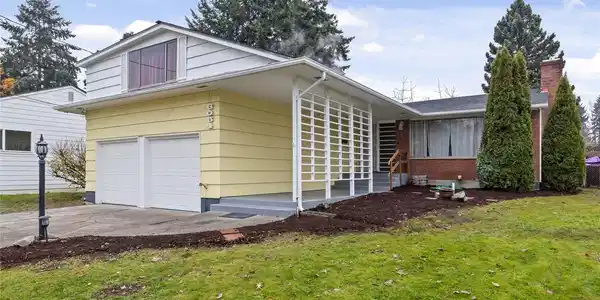 6054 Wapato Lake