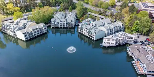6 Lake Bellevue