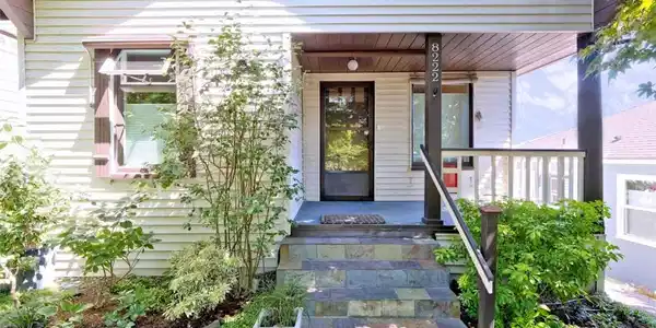8222 15th Avenue NE