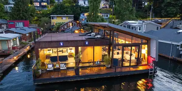 3130 Portage Bay E