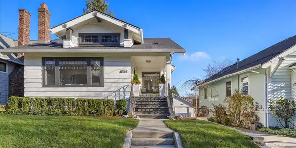 4014 1st NE