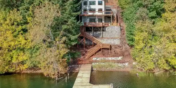 1701 Summit Lake Shore Road NW